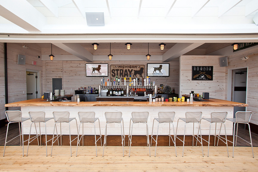 Stray Dog Bar & Grill