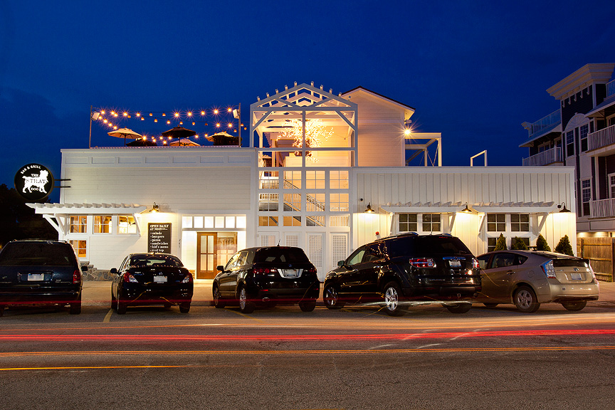 Stray Dog Bar & Grill