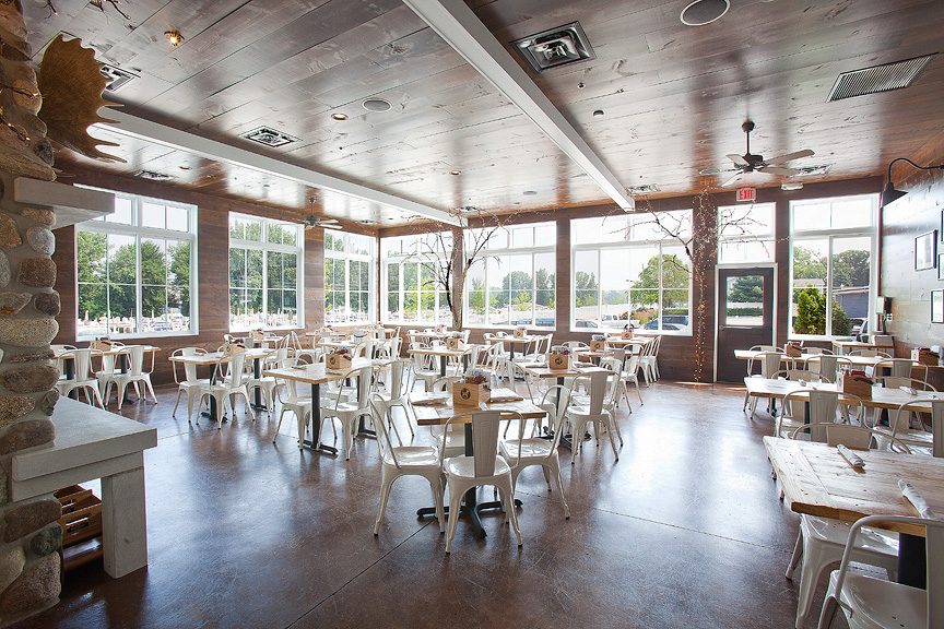 Stray Dog Bar & Grill